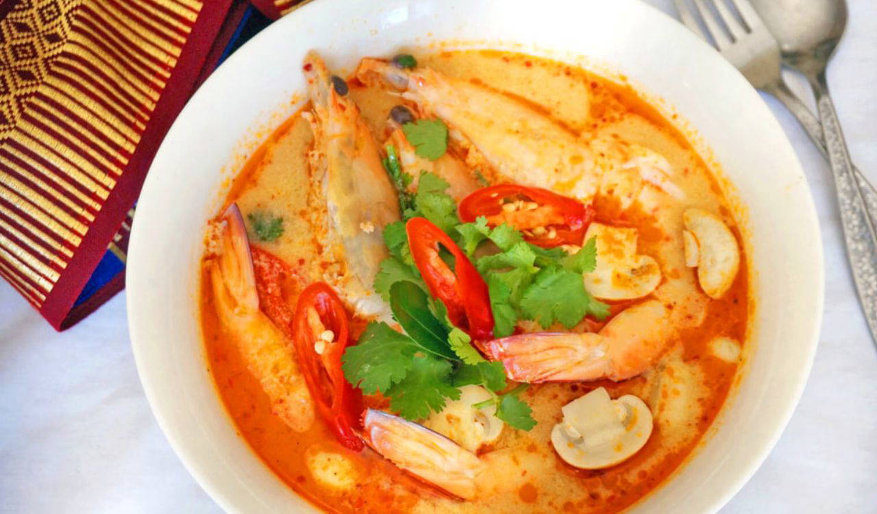 Tayland'ın Şifalı Lezzeti: Tom Yum Goong Sofralarda