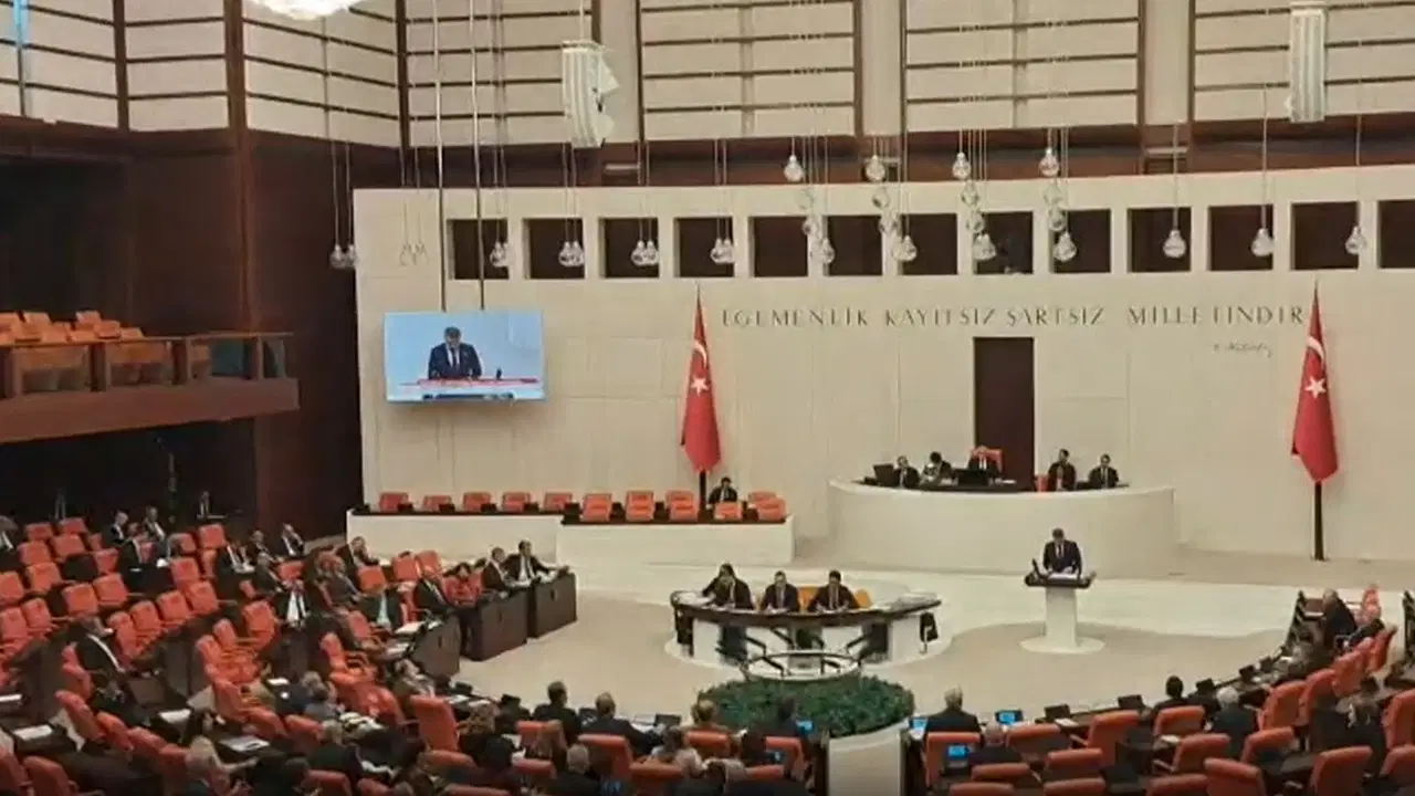 TBMM'de mutlak butlan krizi: CHP'den protesto, oturuma ara