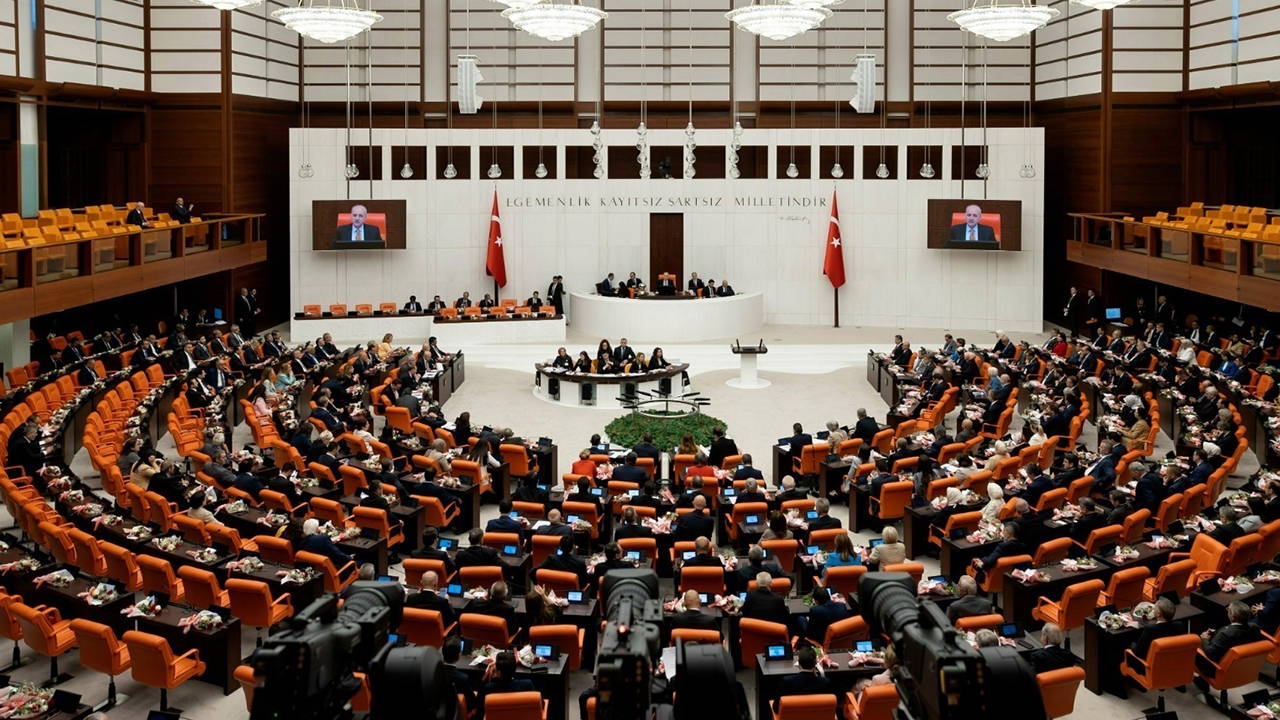 TBMM 1 Ekim'de açılıyor: Fon krizi, sigara yasağı ve 13. Yargı Paketi gündemde