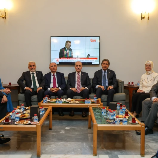 TBMM Başkanı Kurtulmuş'tan Yeni Yasa Sonrası Kulis Ziyareti