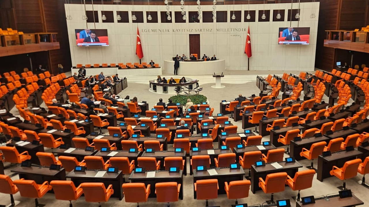 TBMM'de Öğrenci Affı Kabul Edildi, AKP Önergesiyle Bir Madde Çıkarıldı