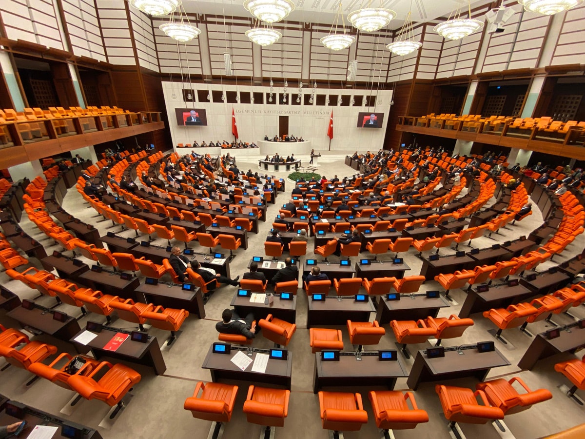 TBMM'de sandalye dağılımı değişti: Yeni Yol Grubu düştü