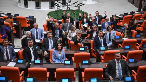 TBMM'de Yeni Dönem: YENİ Parti ile Meclis'te 7 Grup