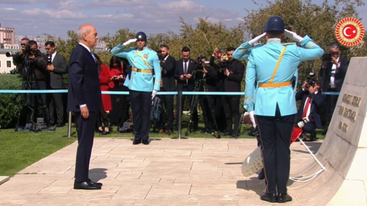 TBMM'de Yeni Yasama Yılı: Kurtulmuş Anıta Çelenk Koydu