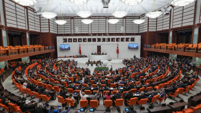 TBMM'de yoğun mesai: Emniyet ve basın düzenlemesi yasalaşıyor