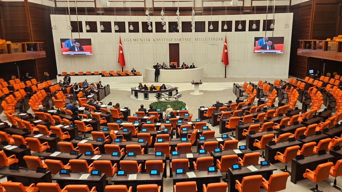 TBMM'de Yoklama Krizi: Vekiller Gitmedi, Meclis Kapandı