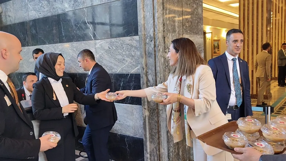 TBMM'de Muharrem ayı için aşure etkinliği: Bin 500 kişilik lokma dağıtıldı