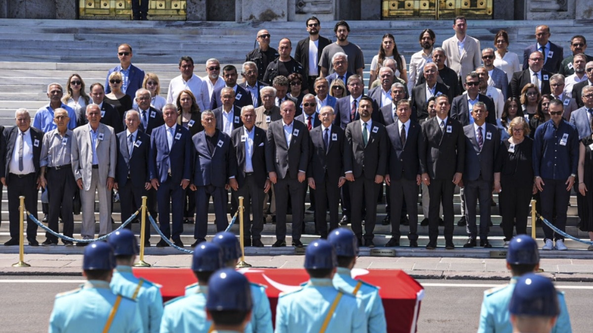 TBMM'deki törende Kılıçdaroğlu'na elini uzatmayan tek CHP'li o oldu