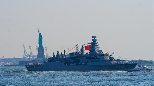 TCG Oruçreis New York'ta 4 Temmuz'da Türkiye'yi Temsil Etti