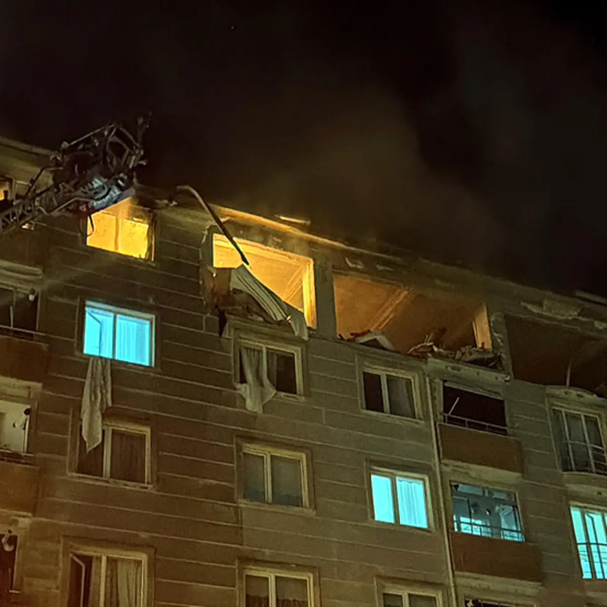 Tekirdağ Çorlu'da Apartmanda Doğal Gaz Patlaması: 2 Ölü, 2 Yaralı