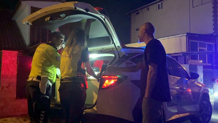 Tekirdağ'da aday sürücü ceza yerken içmeye devam etti
