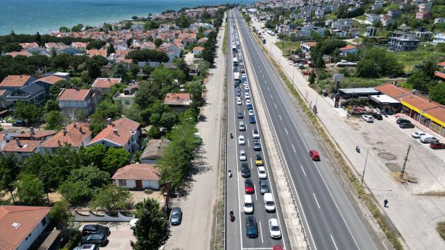Tekirdağ-İstanbul yolunda bayram dönüşü yoğunluğu