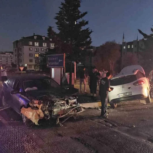 Tekirdağ'da Kafa Kafaya Çarpışma: 3'ü Çocuk 6 Yaralı