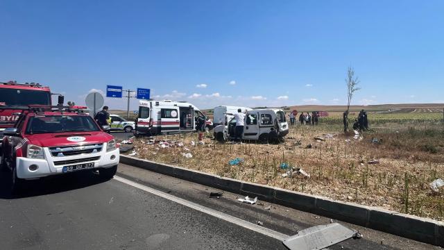 Tekirdağ'da kamyon hafif ticari araca çarptı: 2 ölü, 3 yaralı