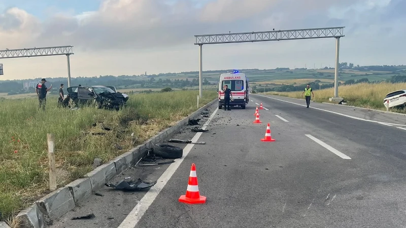 Tekirdağ'da otomobiller çarpıştı: 8'i düzensiz göçmen 10 kişi yaralandı