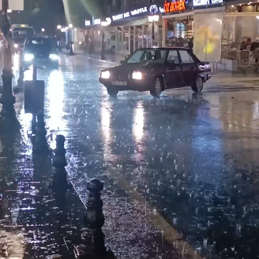 Tekirdağ'da Sağanak Yolları Göle Çevirdi: Sürücüler Zor Anlar Yaşadı