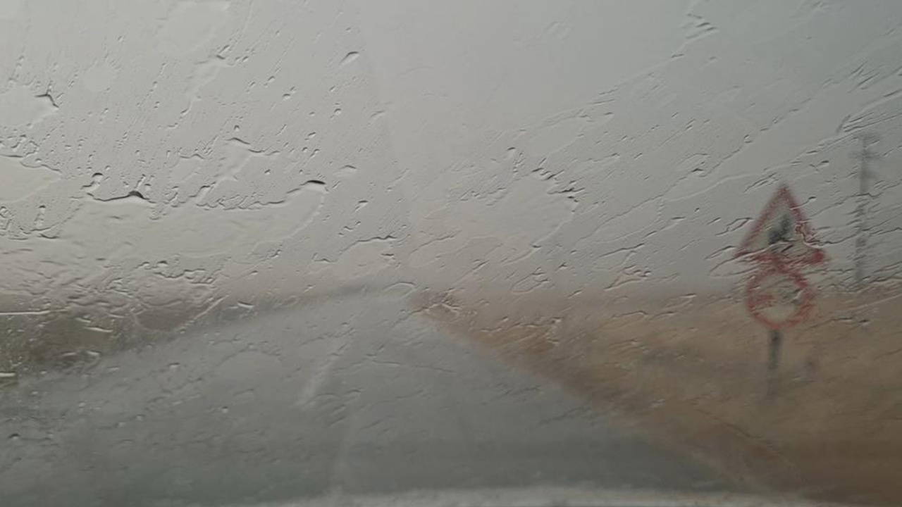 Tekirdağ'da şiddetli yağış sürücüleri zorladı