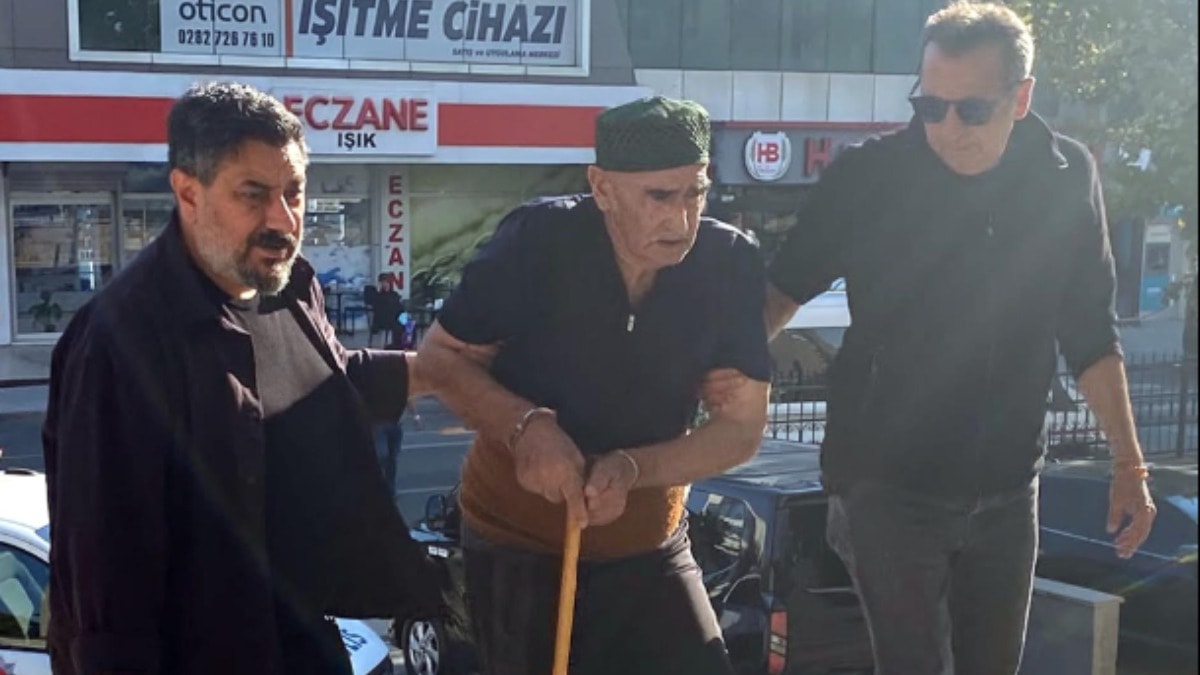 Tekirdağ'da 80 Yaşındaki Bastonlu Dede Eşini Satırla Öldürdü