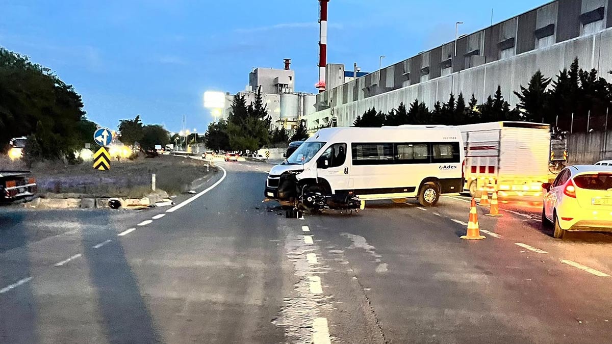 Tekirdağ'da servis minibüsü motosiklete çarptı: 22 yaşındaki sürücü öldü