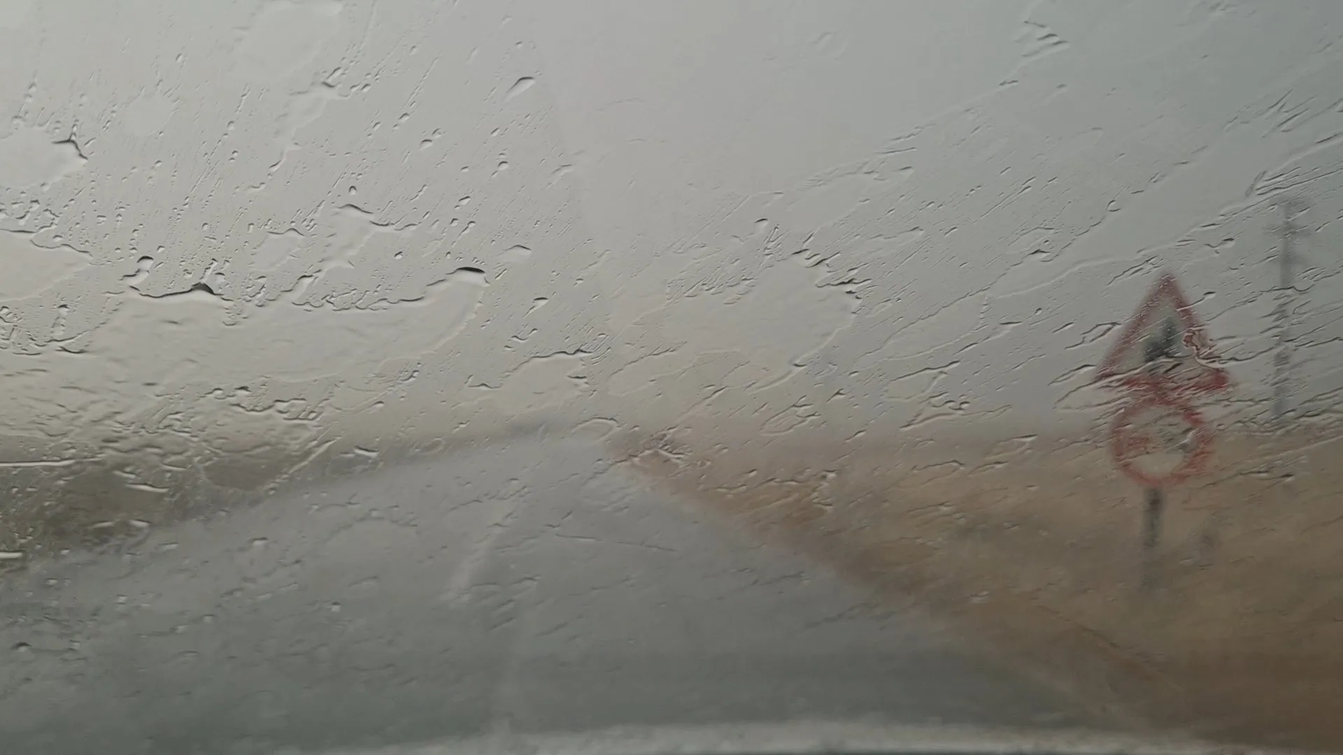 Tekirdağ'da şiddetli sağanak sürücülere zor anlar yaşattı