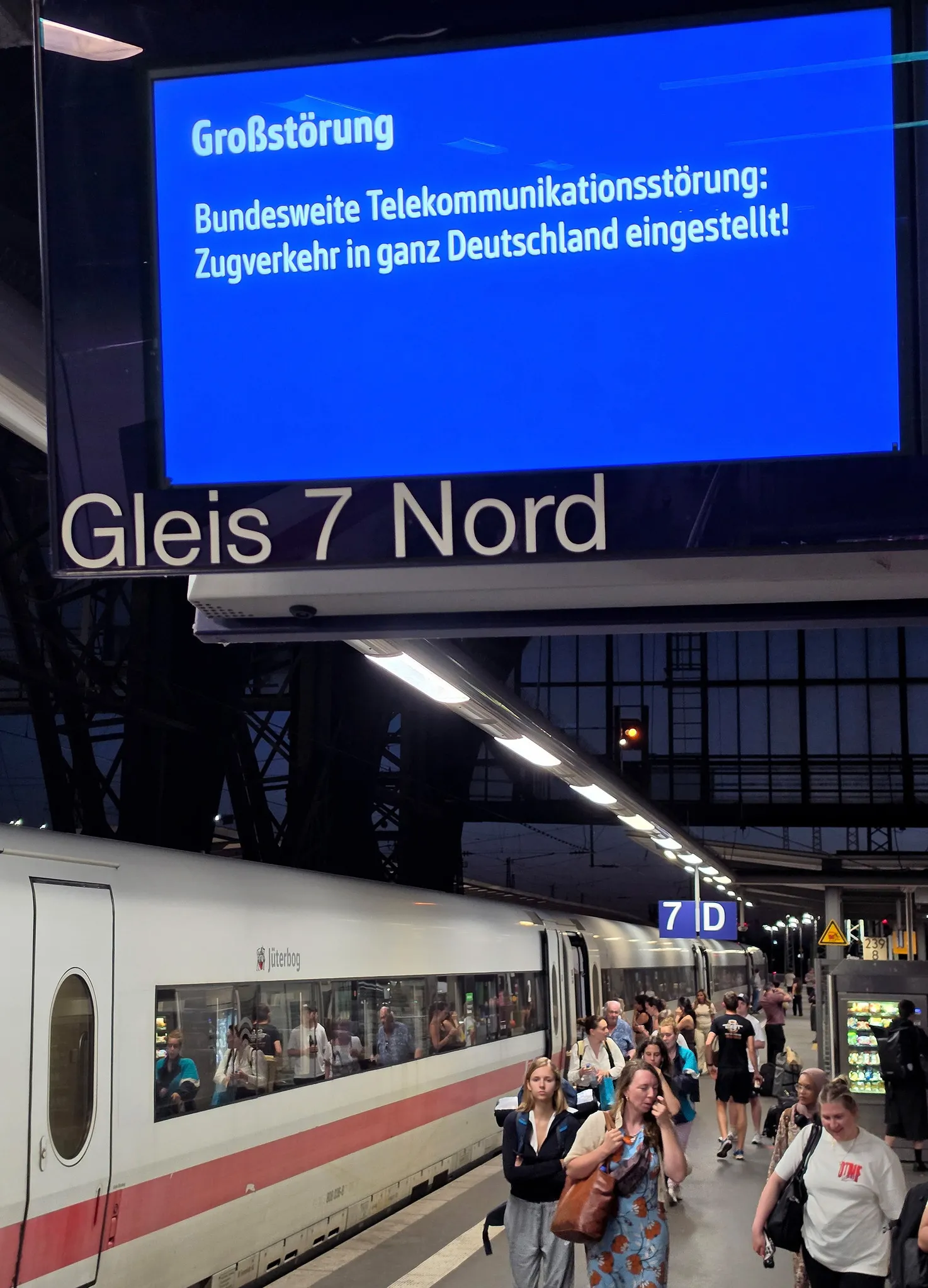 Teknik arıza sonrası Almanya’da tren seferleri normale döndü