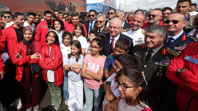 TEKNOFEST Güneydoğu'ya Bakan Güler ve TSK Komuta Kademesinden Ziyaret