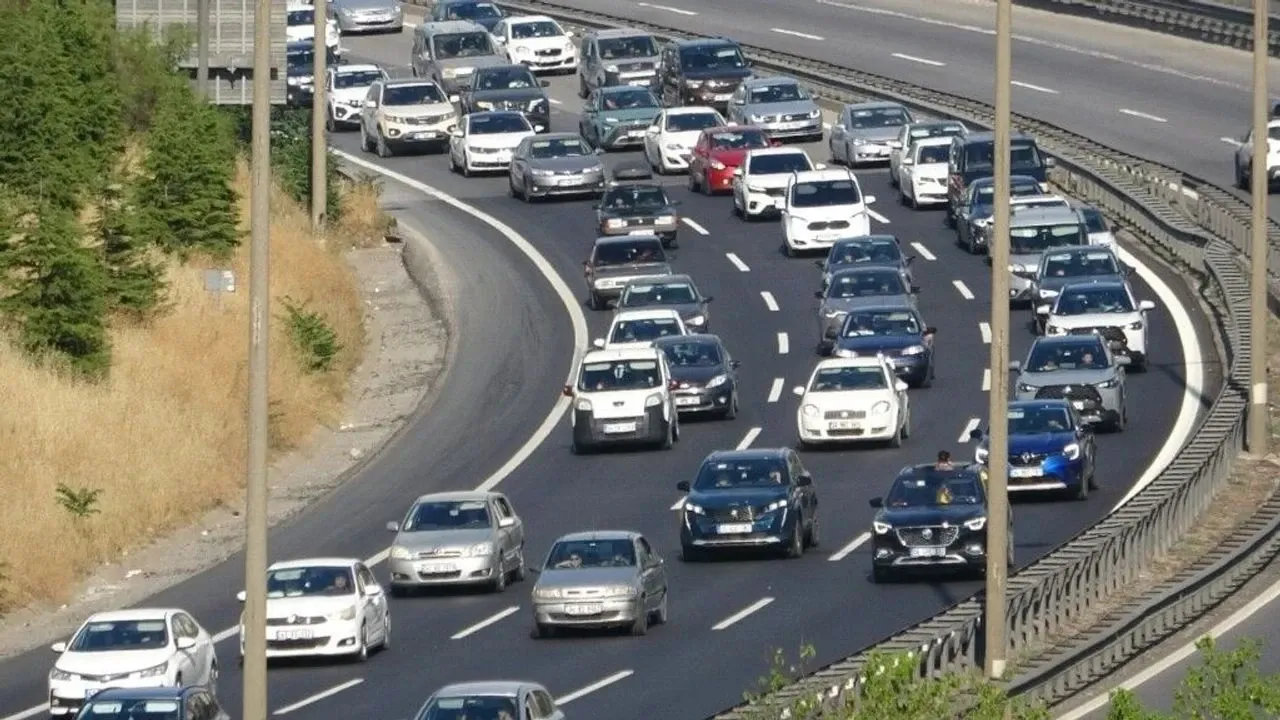 TEM Otoyolu'nda kritik çalışma: İstanbul yönü trafiğe kapanıyor