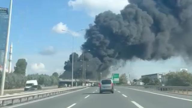 TEM Otoyolu'nda Tır Yangını: Trafik Felç Oldu