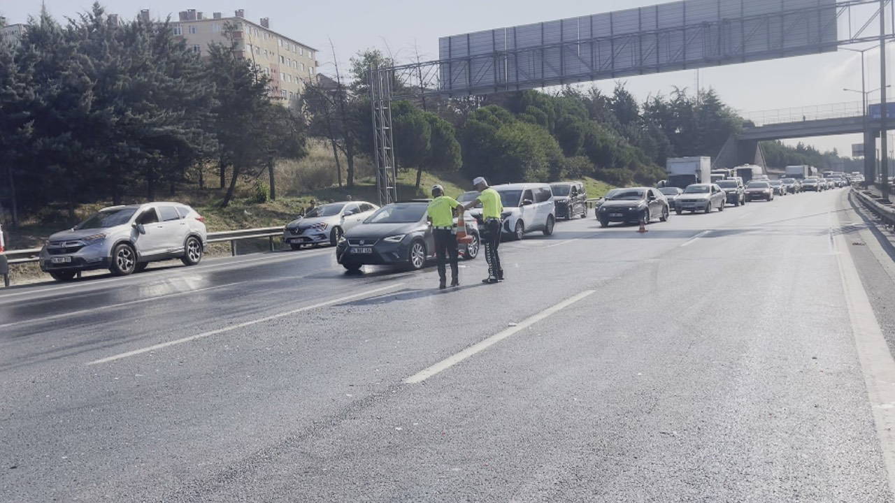 TEM Otoyolu'nda zincirleme kaza: 10 araç birbirine girdi