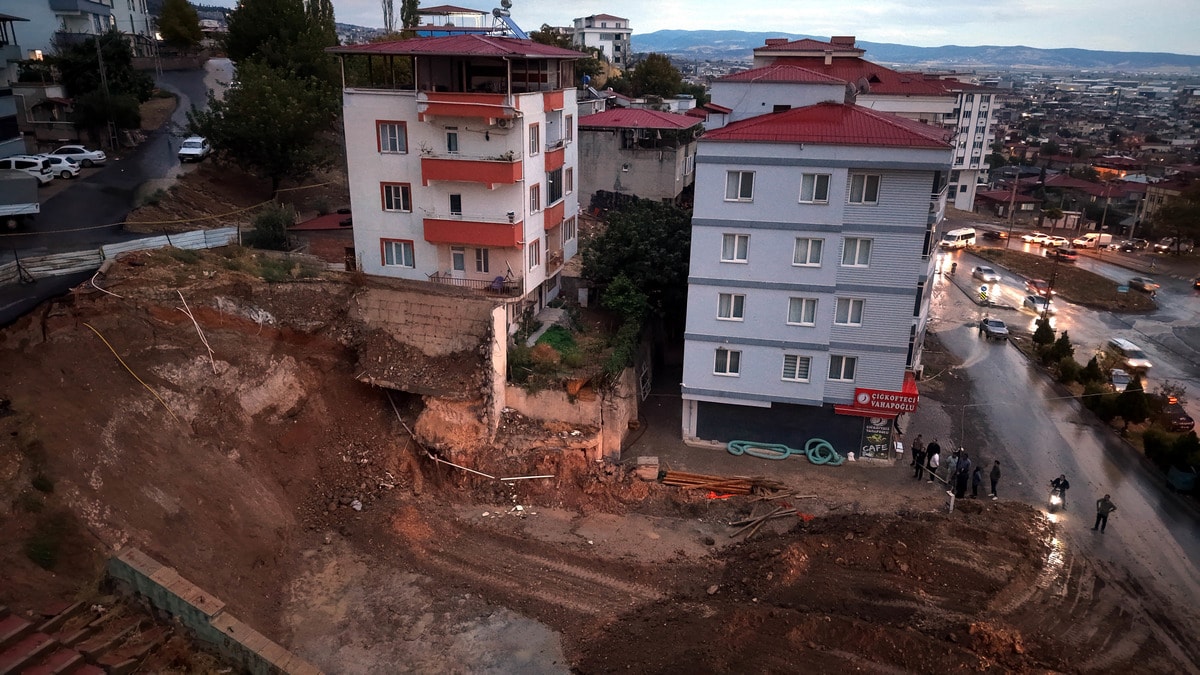 Temel Kazısında Toprak Kayması: Kahramanmaraş'ta Binalar Boşaltıldı