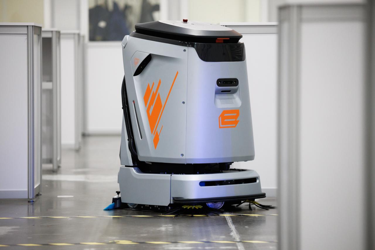 Temizlik Robotları Rusya'da Havalimanı ve AVM'lerde Göreve Başladı