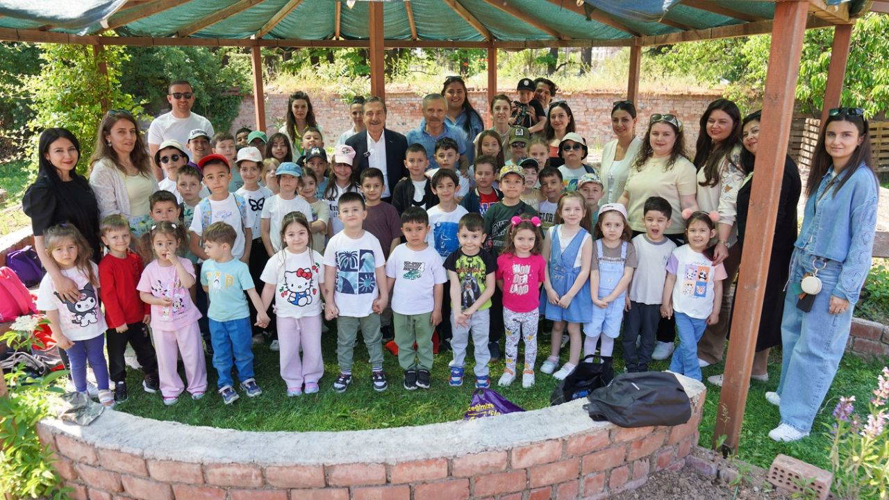 Tepebaşı'nda Çevre Günü'nde Çocuklar Fidelerle Buluştu
