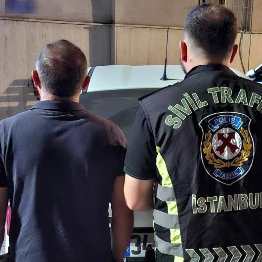 Ters Yönden Gelen Sürücü Esnafı Boğazından Sıktı, 2 Ay Ehliyetine El Konuldu
