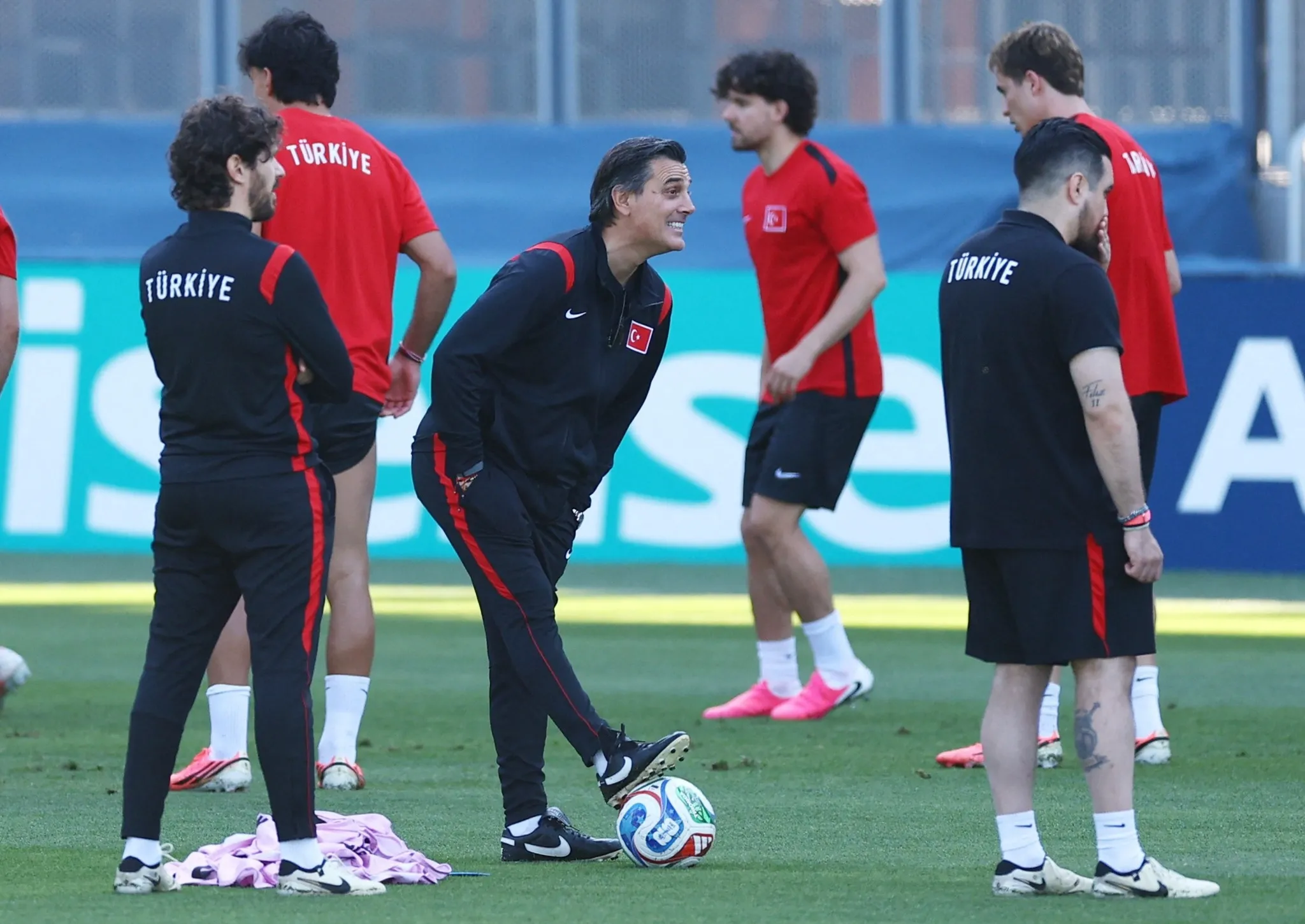 TFF Başkanı Hacıosmanoğlu'ndan Montella ve Milli Takım'a tam destek
