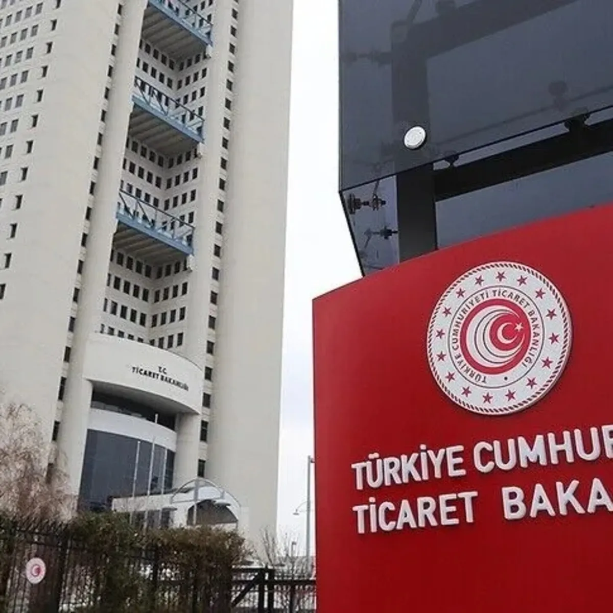 Ticaret Bakanlığı'ndan reklam sıkısı: Yapay zeka ve influencerlar mercek altında