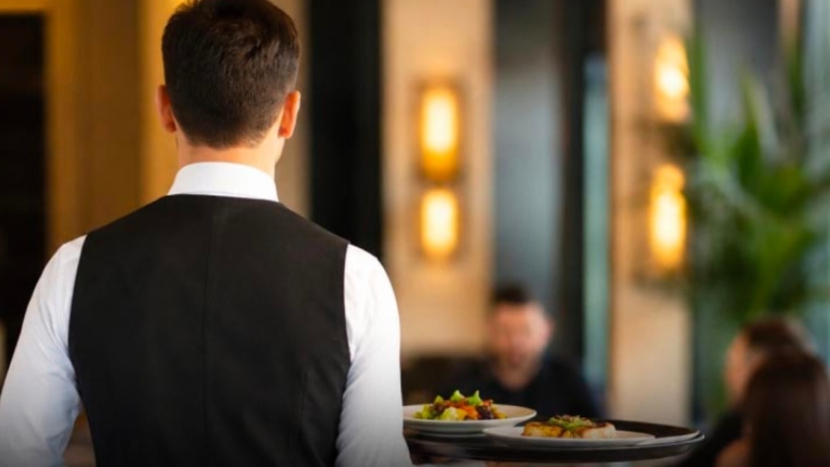 Ticaret Bakanlığı'ndan restoranlara servis ücreti uyarısı