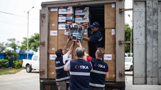 TİKA, Venezuela'daki Depremzedelere 2 Kamyon Yaşam Malzemesi Gönderdi