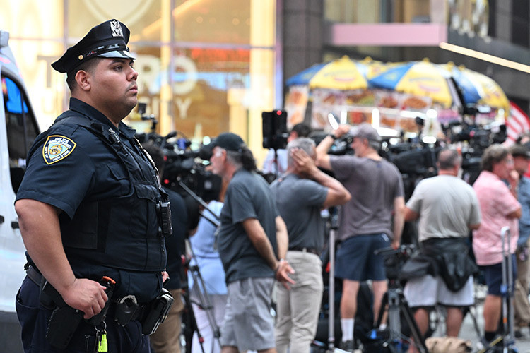 Times Meydanı'nda Bıçaklı Saldırı: Polis Ateş Açtı, Saldırgan Öldü