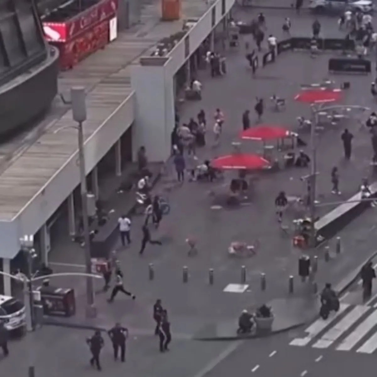 Times Meydanı'nda silah sesleri paniği: New York alarma geçti