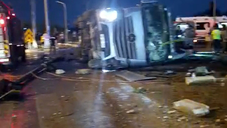 TIR Durağa Devrildi: 2 Kadın Hayatını Kaybetti