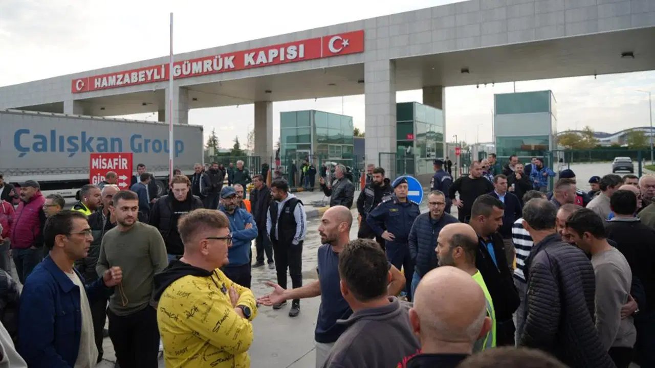 Tır Şoförlerinden Hamzabeyli'de Eylem: Sınır Kapısı 3 Saat Kapalı Kaldı