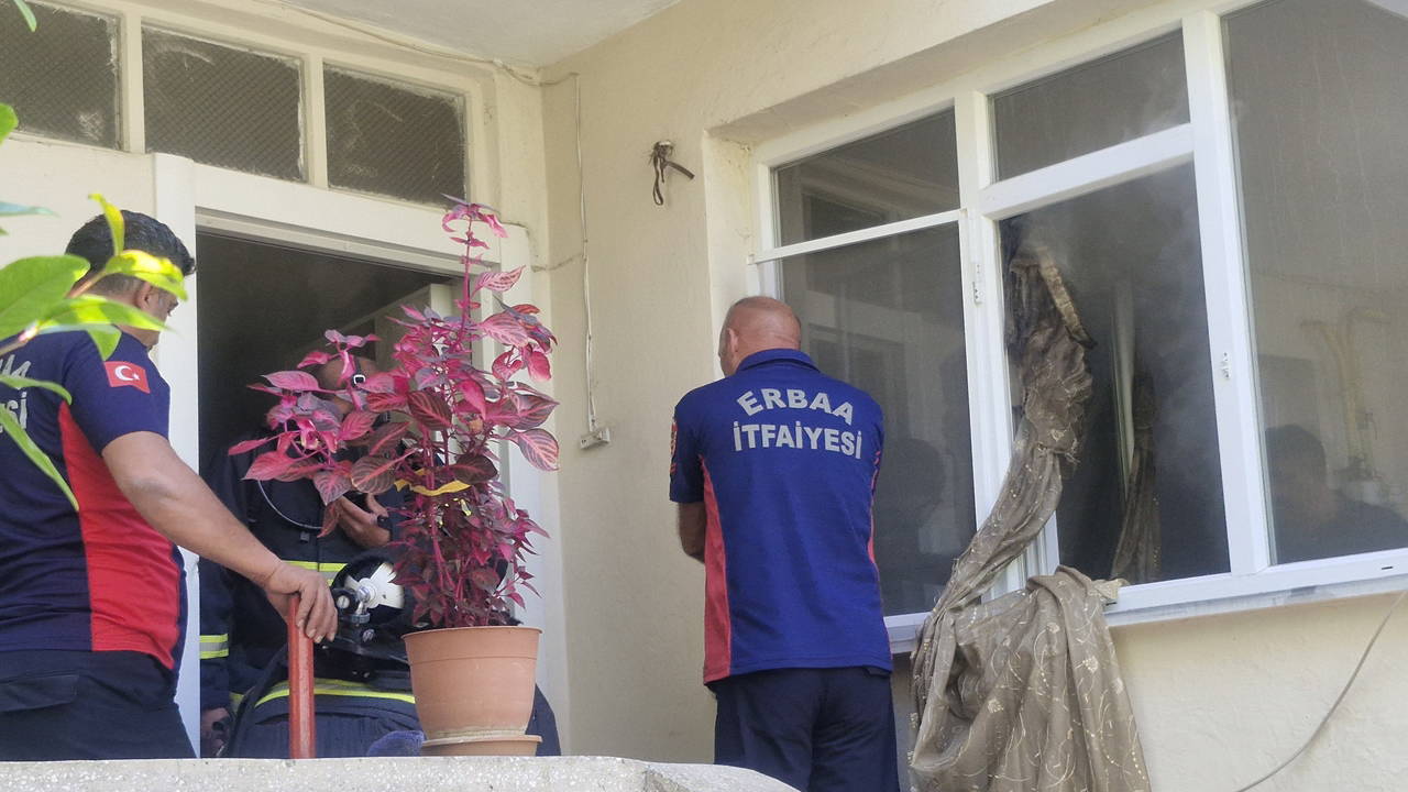 Tokat Erbaa'da yatalak yaşlı adam yangında can verdi