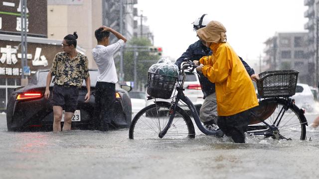 Tokyo'da 35 Günlük Rekor Yağış: Sebze Fiyatları Uçtu, Turizm Vuruldu
