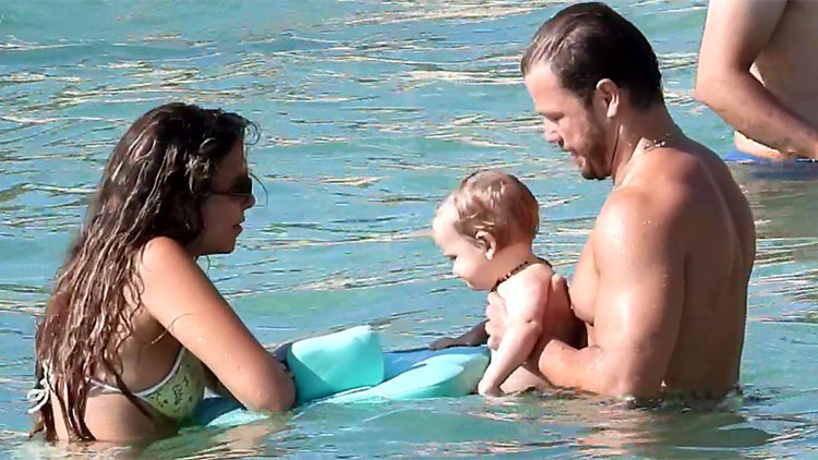 Tolga Sarıtaş ve Zeynep Mayruk'tan Çeşme'de Tatil Keyfi