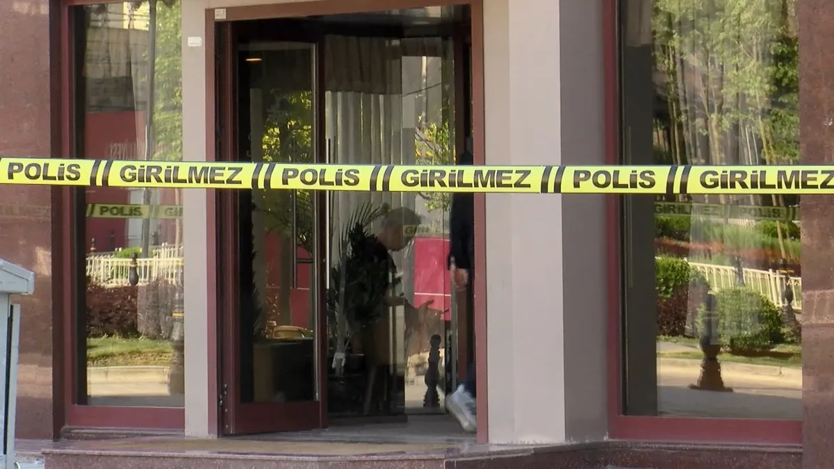 Topkapı'da Otel Yangını Faciası: 1 Kişi Hayatını Kaybetti