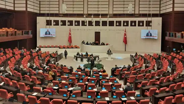 Torba kanunda AKP'nin önergesiyle 3. madde çıkarıldı, 4 ve 5'te değişiklik