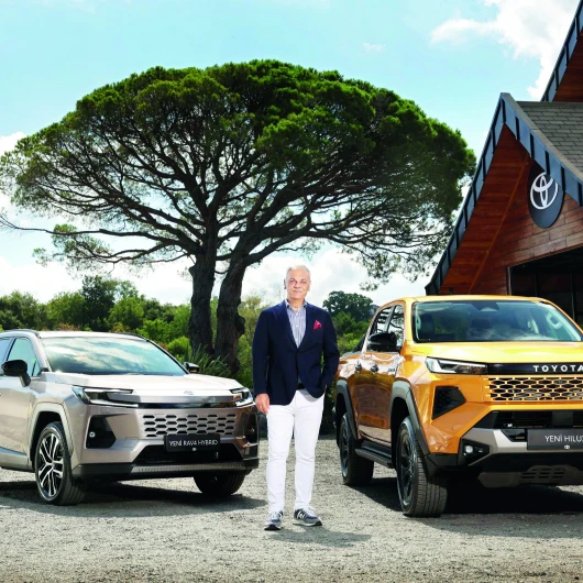 Toyota Hilux ve RAV4 Yenilendi: Modern Tasarım ve Güçlü Performans