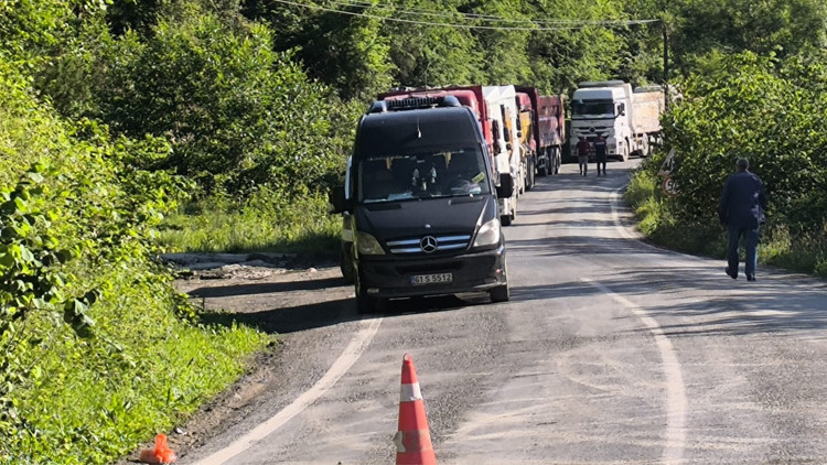Trabzon-Bayburt Karayolunda Heyelan: Ulaşım Çift Yönlü Kapandı