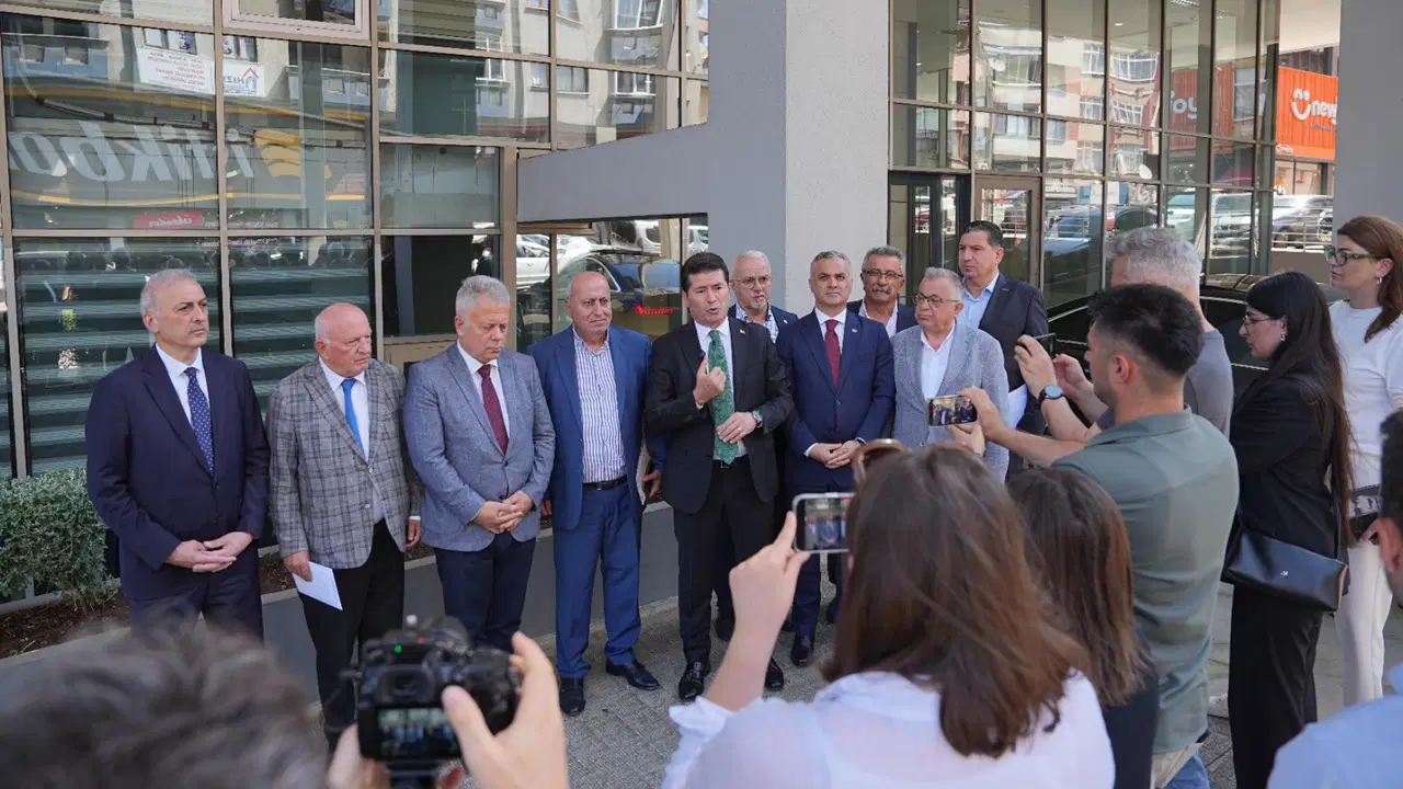 Trabzon Belediye Meclisi'nde hakaret krizi: CHP terk etti