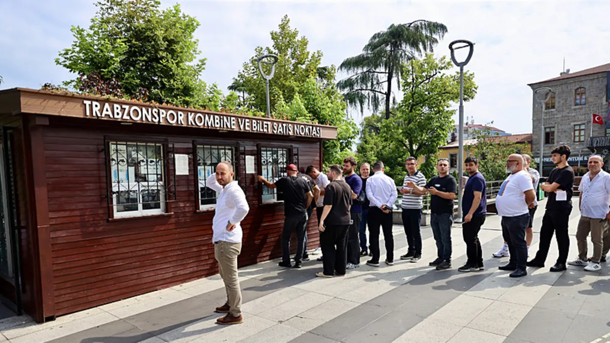 Trabzon'da Mohamed Salah Coşkusu: Kombine ve Forma Satışlarında Yoğunluk